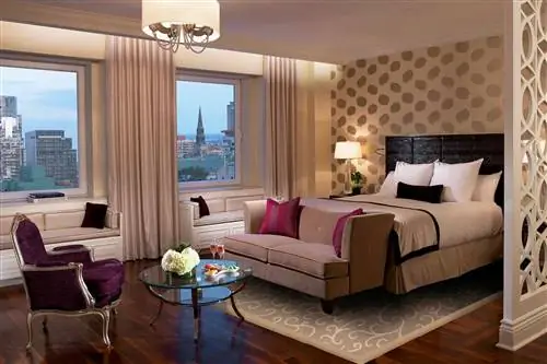 Интерьер гостевой комнаты в The Ritz-Carlton, Montreal