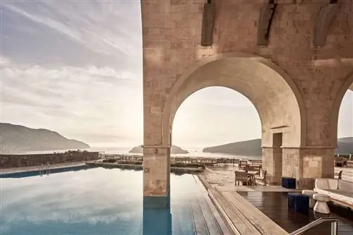 Бассейн в Blue Palace Elounda, A Luxury Collection Resort, Крит