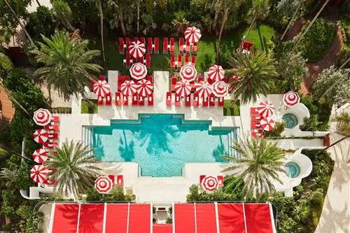 Вид с воздуха на бассейн отеля Faena Hotel Miami Beach