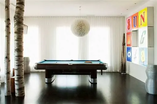 Интерьер комнаты в отеле The Bungalow.