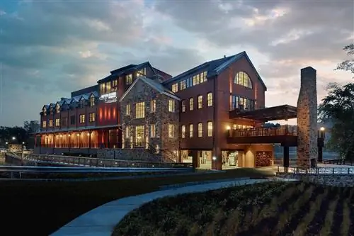 Фасад Ривер Хаус у Одетт