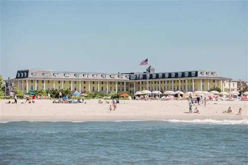 Вид на Конгресс-холл с воды