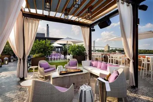 Миртл и Роуз на заводе JW Marriott Savannah в районе Риверсайд