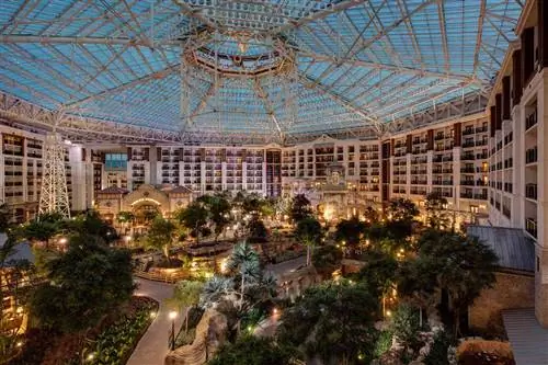 Вид на внутренний атриум отеля Gaylord Texan Resort & Convention Center