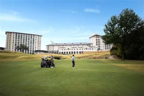 Съемка образа жизни в гольф на поле для гольфа Fazio Foothills