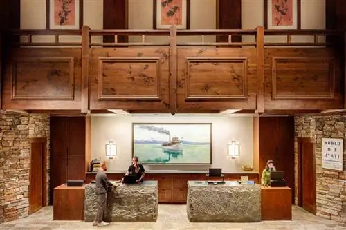 Стойки регистрации в отеле Hyatt Regency Tahoe