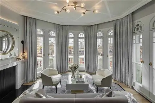 Гостиная в башне Hyde Park Suite в отеле Mandarin Oriental Hyde Park, Лондон