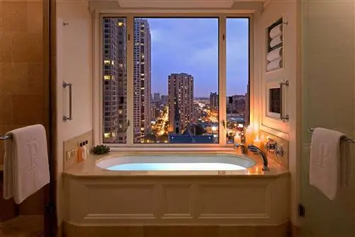 Представительский люкс с ванной в The Peninsula Chicago