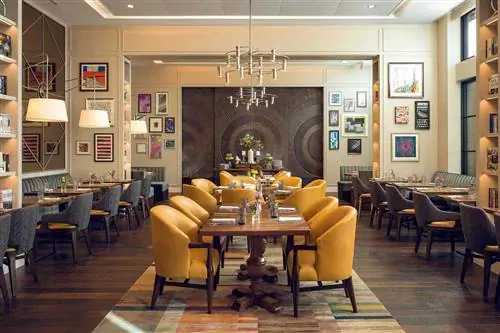 Ресторан Mesler в SOPHY Hyde Park в Чикаго