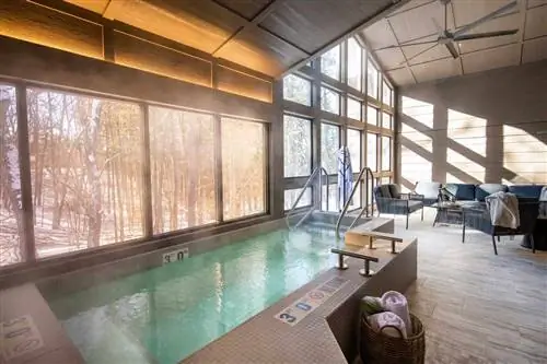 Бассейн в Sundara Inn & Spa