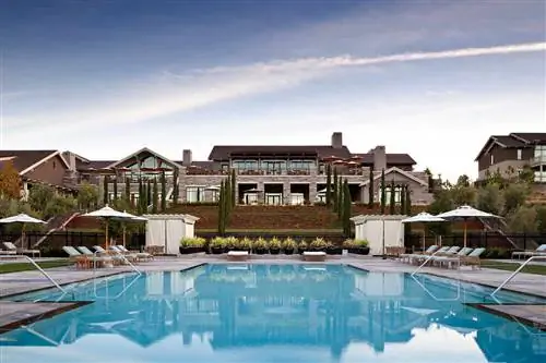 Бассейн в Rosewood Sand Hill