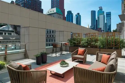 Терраса гостевой комнаты в The Langham, Нью-Йорк.