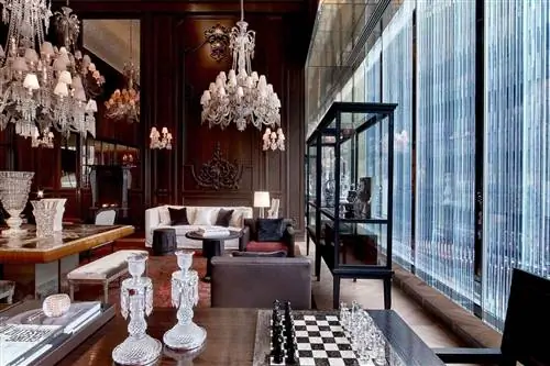 Салон Petit в отеле Baccarat в Нью-Йорке