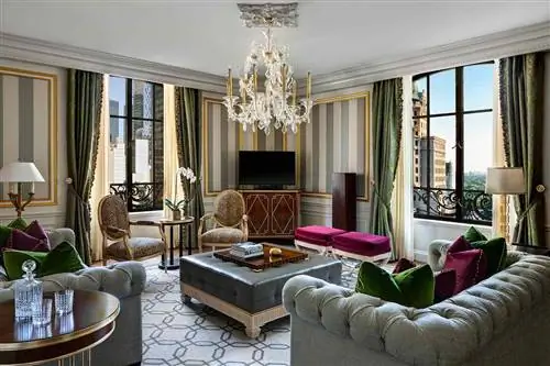 Королевский люкс в The St. Regis New York, гостиная