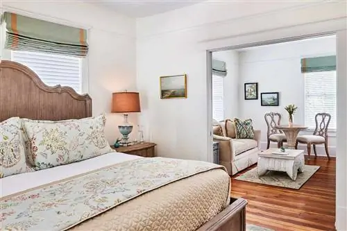 Гостевая комната в The Collector Luxury Inn & Gardens
