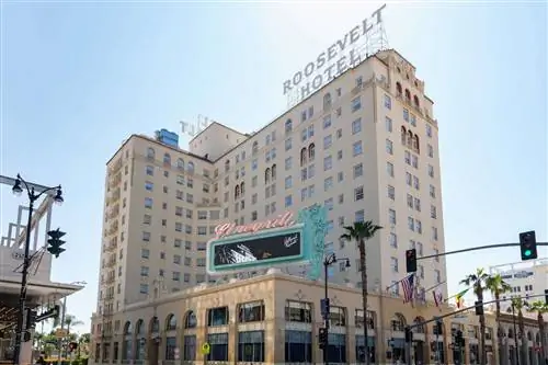 Вид на отель The Hollywood Roosevelt на Голливудском бульваре.