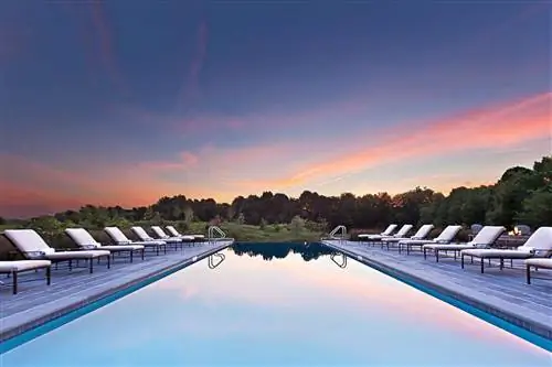 Бассейн в Salamander Resort & Spa