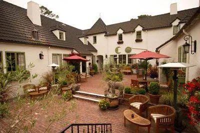 Внутренний двор в L'Auberge Carmel