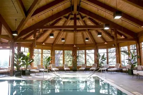 Крытый бассейн с подогревом в Monhonk Mountain House