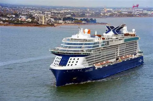 Celebrity Edge на выходе из верфи Chantiers de l’Atlantique в Сен-Назере, Франция.
