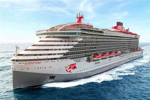 Я взял маму в путешествие Virgin Voyages, чтобы побороть ее страх перед круизом