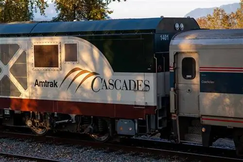 Поезд Amtrak Cascades отправляется из Ванкувера, Британская Колумбия, Канада, в понедельник, 26 сентября 2022 г.