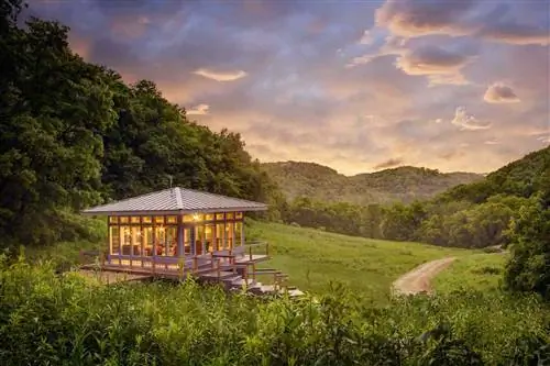 Внешний вид хижины Meadow House на Anaway Place в Висконсине