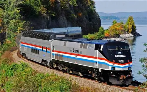 Поезд Amtrak Adirondack