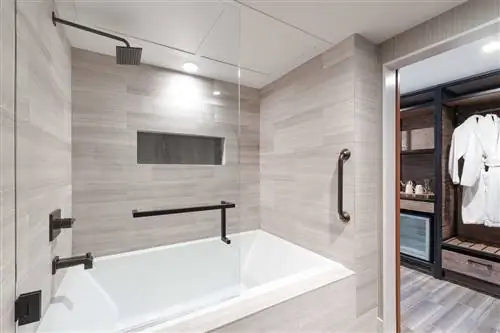 Гидромассажная ванна в номере отеля Salish Lodge and Spa.