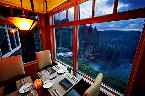 Столовая в Salish Lodge and Spa