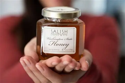 Баночка салишского меда от Salish Lodge and Spa