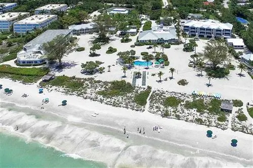 Вид с воздуха на Island Inn на острове Санибел, Флорида