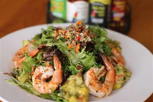 Блюдо из креветок в ромовом баре и гриле Doc Ford's на острове Санибел, Флорида.