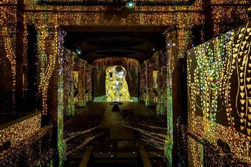 Иммерсивные художественные инсталляции Климта, «Поцелуй» в Hall des LumiÃ¨res