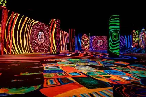 Иммерсивные художественные инсталляции в Hall des LumiÃ¨res