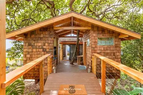 Вход в Kona Luxury Treehouse, Гавайи.
