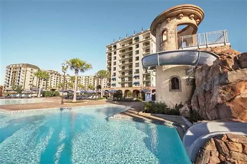 Бассейн в Disney’s Riviera Resort