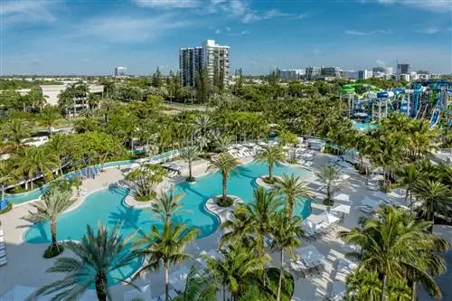 Вид с воздуха на бассейн в JW Marriott Miami Turnberry Resort & Spa