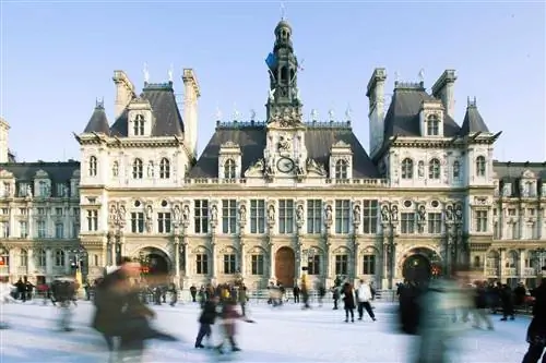 Катание на коньках на катке Hotel de Ville, Париж, Франция