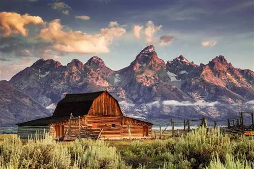 Moulton Barn и Tetons в утреннем свете