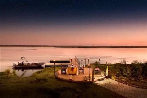 Ужин на свежем воздухе под звездами в Lolebezi Safari Lodge