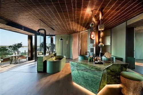 Вид из ванной комнаты в Lolebezi Safari Lodge