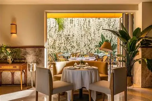 Интерьер обеденной зоны в Le Bilboquet