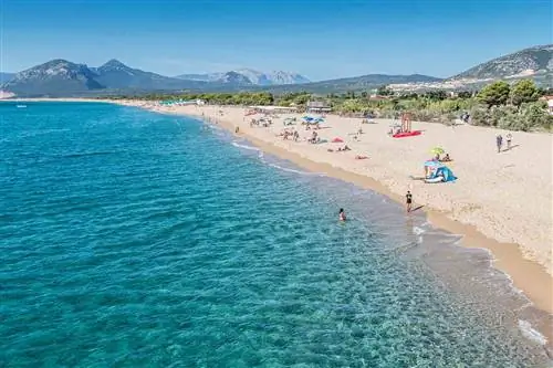 Высокий угол обзора моря против ясного неба на Сардинии