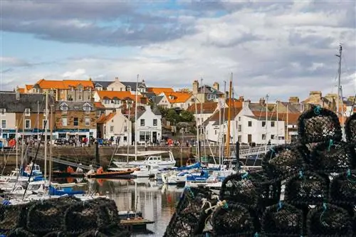 Creels, или ловушки для крабов и омаров, на пристани в Анструтере.