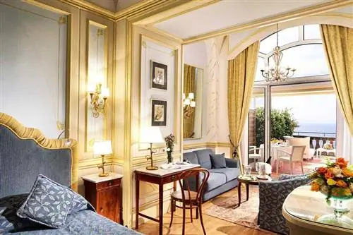 Гостевая комната в Grand Excelsior Vittoria