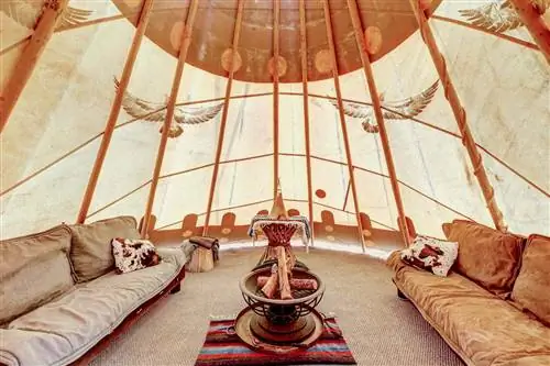 Внутри вигвама на Airbnb в Лас-Вегасе