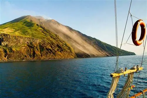 Вулкан Sciara del Fuoco, Стромболи, Италия