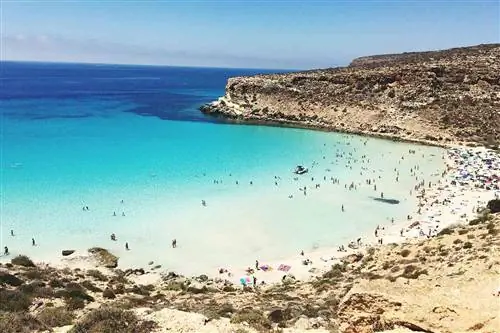 Пляж в Лампедузе, Италия