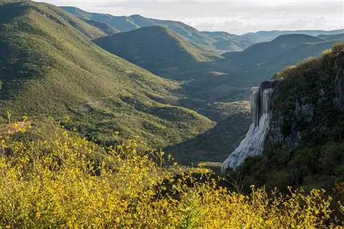 Окаменевший водопад или Hierve El Agua Oaxaca, Мексика